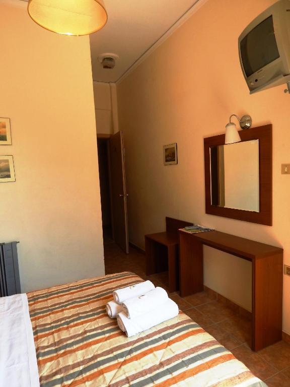 Angela'S House Hotel Monemvasía Room photo